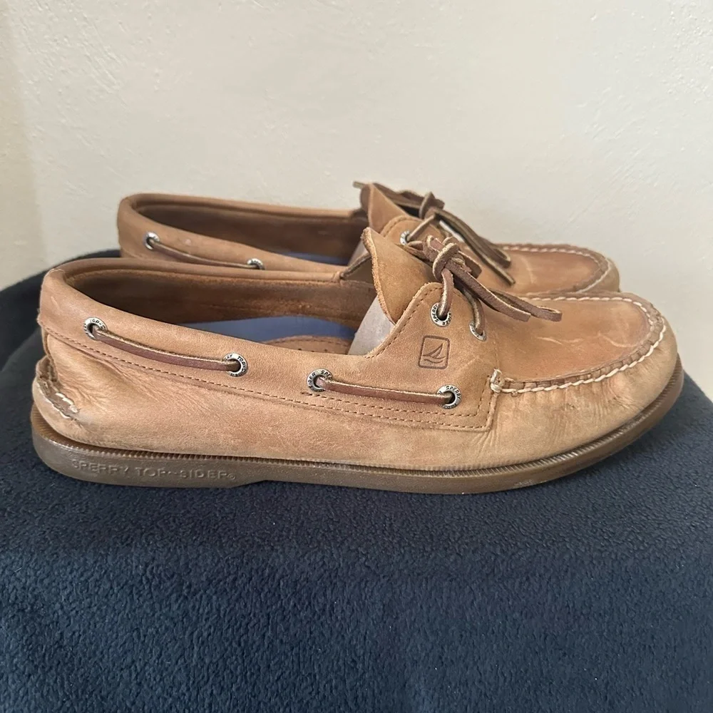 Sperry gently used